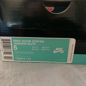 Nike SB Cherry Blossom